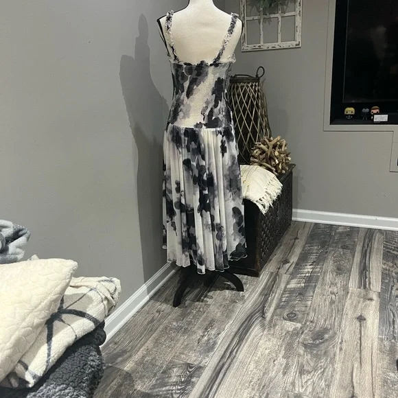 Free People Monochrome Floral Midi Dress - Picture 6 of 6